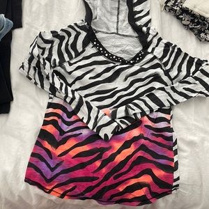 5/15✨ justice shirt with hoodie